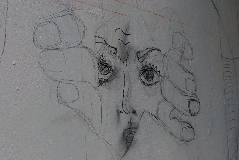 Wandbild S/W Tunnel Elbgaustrasse Detailaufnahme Vorzeichnung in Kohle von einem Gesicht